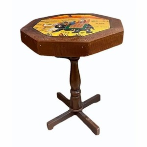 Mesa Auxiliar Hexagonal de Madera de Teca Hecha a Mano Aqdus Saleem |   Diseño Geométrico Contemporáneo Tallado |   Ecológico |   Venta al por mayor - Product Image 5