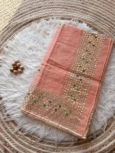 Sari en organza de soie avec broderie florale dorée et motifs ajourés, bordure élégante – Idéal pour les fêtes et les mariages - Product Image 4