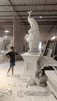 Nouvelle arrivée : Statue de paon élégante et simple de style traditionnel avec piédestal en fibre pour décoration intérieure/extérieure