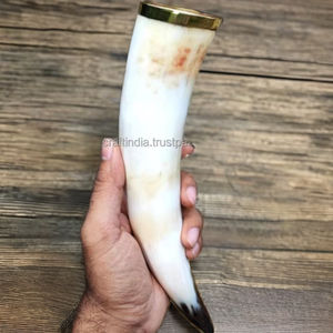 Corne à boire de luxe écologique en corne de boeuf Style animal véritable décoré avec bord en métal poli - Product Image 1