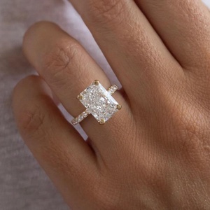 Anillo de Compromiso con Diamante Radiante Cultivado en Laboratorio de 5 Quilates con Halo Oculto, Certificado IGI, Corte Radiante E VVS2 - Product Image 4