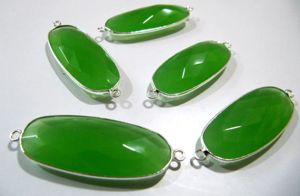 Calcedoine verte en forme de briolette ovale facettée, taille 15x36mm, connecteur à double boucle - Product Image 3
