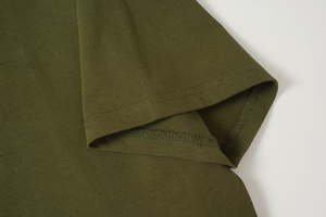 Camiseta de Hombre Verde Oliva, Cuello Redondo, Manga Corta, Corte Ajustado, Casual, Lisa, Teñida, de Punto, 100% Algodón - Product Image 3