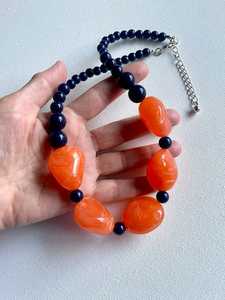สร้อยคอทำมือ MN EXPORTS MNE-736 ประดับด้วยลูกปัดเรซิ่นสีส้ม ลูกปัดสีดำ รูปหัวใจ สไตล์ลำลอง เครื่องประดับสำหรับทุกเพศ เหมาะสำหรับงานปาร์ตี้ - Product Image 6