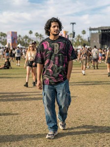 T-shirt graphique oversize pour homme en mélange de coton, coupe ample, col rond, manches courtes, style streetwear pour les festivals de musique d'été - Product Image 3