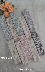 Cinta Decorativa Bordada Floral Ecológica de Encaje de 2 Pulgadas Gris Blanco Dorado para Vestidos, Saris y Manualidades - Product Image 4
