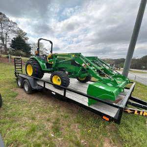 Tractor utilitario John Deere 4044M de 75HP con potente motor y sistema de bombeo, diseñado para trabajo agrícola y rendimiento en terrenos difíciles. - Product Image 4