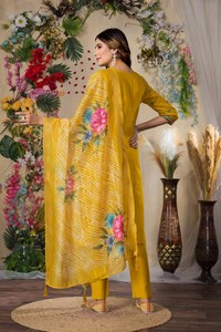 Traje de Pantalón Recto de Seda Romana de Viscosa de Lujo con Dupatta de Seda Chanderi con Estampado Digital, Ropa de Fiesta para Mujer - Product Image 4