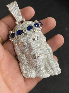 Pendentif chrétien Tête de Jésus en argent 925, saphir bleu micro-pavé taille brillant, breloque religieuse couronne, bijoux unisexe - Product Image 3