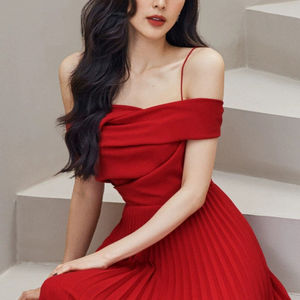 เดรสจีบสีแดงสายเดี่ยว ดีไซน์เก๋สำหรับสาวๆ ที่มีสไตล์ - Product Image 3