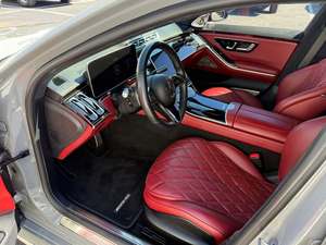 sedán ejecutivo de lujo estilo S580 usado del 2023 - Product Image 3