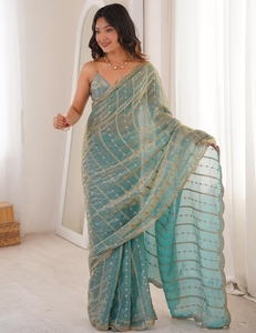 Sari Tradicional de Seda y Viscosa Azul KV con Adornos y Blusa sin Coser para Fiestas - Product Image 4