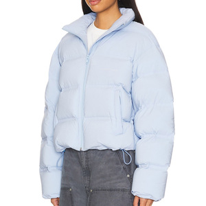 Chaqueta Acolchada Corta para Mujer, con Logotipo Personalizado, MOQ Bajo, Chaqueta Abrigada para Exteriores, Brillante, Acolchada, Tipo Bomber - Product Image 5