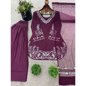 Conjunto de diseñador XL de chifón sin mangas, elegante, con top, pantalón y dupatta, con bordado de lentejuelas. - Product Image 1