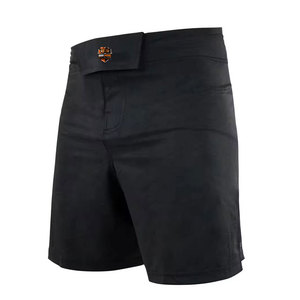 Pantalones cortos de grappling para hombre diseñados para un movimiento fluido durante el entrenamiento de MMA, la práctica de lucha y las sesiones de ejercicio. - Product Image 1