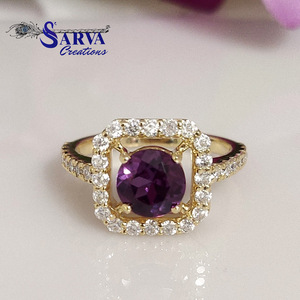 Anillo de Halo de Alejandrita de Lujo para Mujer - Anillo de Compromiso de Plata de Ley 925 con Circonitas Cúbicas - Product Image 1