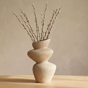 Vase en céramique artisanal de haute qualité, style Wabi-Sabi vintage, en grès cuit au four, pour table, par UO INDIA - Product Image 1