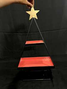 Plato Decorativo Metálico en Forma de Árbol con Acabado de Esmalte Rojo y Estrella Dorada en la Parte Superior para Exhibición en Fiestas - Product Image 5