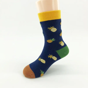 Chaussettes pour hommes de qualité supérieure avec logo coloré, fabricants de chaussettes en coton personnalisées, chaussettes tricotées sur mesure OEM - Product Image 6