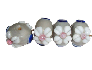 Perles en verre soufflé à la main à motif floral |   Perles focales de 10 mm et 12 mm |   Perles pour la fabrication de bijoux bohèmes DIY |   Perles de taille en gros |   Boîte - Product Image 1
