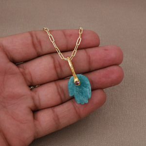 Collier Pendentif Hamsa en Amazonite Naturelle El Joyero, Plaqué Or, Laiton, Breloque Pierre Précieuse, Chaîne à Maillons, Bijou Religieux Minimaliste Bohème - Product Image 4
