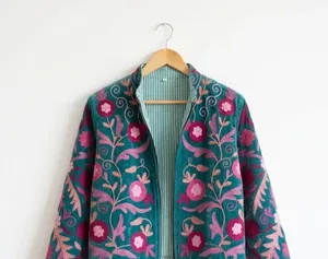 Chaqueta bordada verde azulado hecha a mano para mujer, de terciopelo y algodón premium, con estampado floral vintage Suzani y bordados, abrigo corto. - Product Image 2
