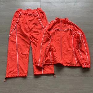 Fabricantes de Ropa OEM, Conjuntos Deportivos Personalizados Impermeables de Poliéster y Nailon, Chaqueta con Cremallera, Sudadera con Capucha y Pantalones Cortos - Product Image 3