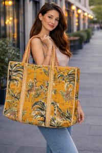 Sac fourre-tout matelassé en coton imprimé à la main, grand sac de week-end indien fait main, lavable - Product Image 3