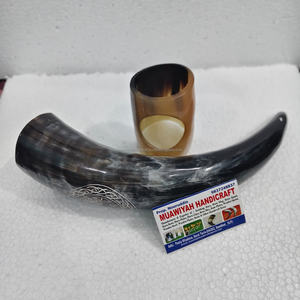 Corne à boire de luxe de qualité supérieure avec support, style Viking, en corne de bœuf, technique de polissage, sans danger pour les aliments, à prix abordable - Product Image 1