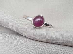 Anillo de rubí ovalado natural, hecho a mano en plata de ley 925 para mujer - Product Image 2