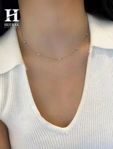 สร้อยคอทองคำ 18K รูปโคลเวอร์ประดับเพชร สร้อยคอรูปดอกไม้ประดับเพชรแล็บโกรว์ เงินแท้ 925 ดีไซน์ดอกไม้สี่กลีบ - Product Image 1