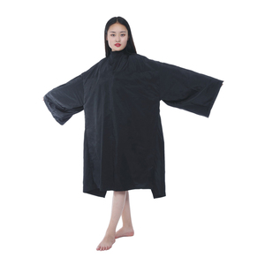 Cape de coiffure pour salon, cape de barbier, 100% polyester, résistante à l'eau, avec logo personnalisé - Product Image 2