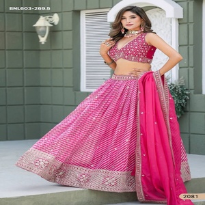 Nouveauté : Ensemble Lehenga-Choli et Dupatta en soie tabby traditionnelle indienne avec motifs imprimés et brodés, pour femme, fabriqué par un fabricant de mode. - Product Image 1
