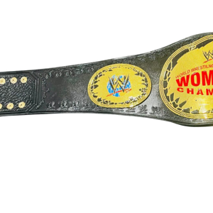 Ceinture de championnat féminin WWE - Ceinture sportive personnalisable avec détails dorés - Article de collection haut de gamme pour les fans de la WWE - Product Image 3