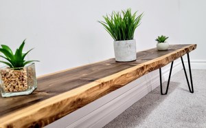 Banco de 8 pulgadas de profundidad con borde natural, asiento de madera maciza con patas de metal, banco rústico hecho a mano para entrada, mueble de madera con borde natural - Product Image 2