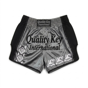 Shorts de Muay Thai pour hommes Quality Key International en satin rouge avec taille élastique et côtés en mesh respirant - Product Image 2