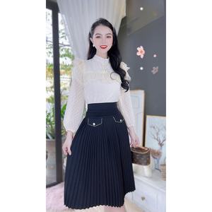 Blusa Elegante de Mujer con Puntos Suizos, Hombros con Volantes en Capas y Ribete de Encaje, Manga Larga para Otoño, Ideal para Ropa de Trabajo y Tiendas de Moda - Product Image 5