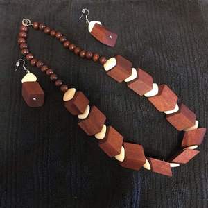 Collier en bois écologique pour femmes, accessoires de mode en cristal fabriqués à la main - Product Image 2