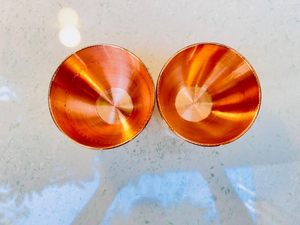 Juego de 2 Cuencos de Cobre Puro Hechos a Mano, Diseño Tradicional Marakkal, Utensilios de Cobre Katori Vastu para Pooja, Prasad, Agua y Uso Ayurvédico - Product Image 4