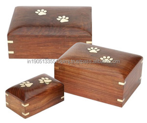 Caja de urna de madera personalizada al por mayor con pata de latón urnas de cremación de madera hechas a mano con incrustaciones de mascotas y suministros funerarios para cenizas de mascotas - Product Image 4