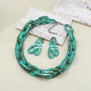 Collar de cadena de eslabones de resina verde azulado de doble capa para mujer, artesanías gruesas ligeras con joyería llamativa de moda - Product Image 3