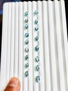 Aguamarina Natural Azul Cielo Paraíba, Corte Ovalado Facetado, 5-8 mm, Iridiscente, Tamaño Calibrado, Certificada por Terceros para Joyería - Product Image 4