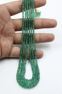 Collier de rondelles à facettes d'émeraude zambienne naturelle à 3 brins avec perles de pierre d'émeraude de 2.5 à 4mm - Product Image 5