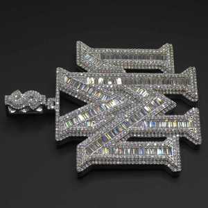Luxira Jewels Pendentif Hip-hop personnalisé en Moissanite sertie, en argent sterling 925 plaqué, avec serti griffe et breloque lettre massif, Bijoux unisexe - Product Image 2