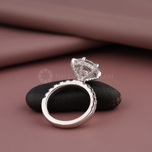 Anillo de diamantes con corte redondo y pavé, nuevo diseño, oro blanco con certificado IGI y claridad VVS para mujer, de proveedor indio. - Product Image 5
