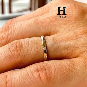 Anillo de Boda Minimalista con Diamantes Cultivados en Laboratorio de Corte Redondo, Banda de Oro Amarillo de 14K de 2mm, Anillo de Eternidad Apilable para Mujer - Product Image 6