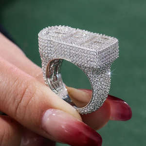 Anillo de Moissanita GPE Personalizado con Letra, para Mujer, con Inicial de Baguette, Banda Clásica de Plata Sólida Bañada en Oro Amarillo, Estilo Hip Hop - Product Image 2