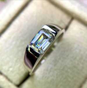 Anillo de boda de moissanita con corte esmeralda de 1 quilate para hombre East West, plata de ley 925, regalo de cumpleaños para amigos - Product Image 5
