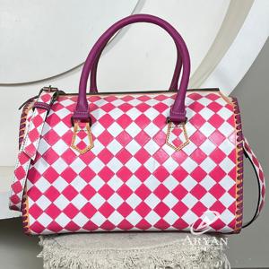 Sacs de voyage en cuir à carreaux façonnés par des designers pour l'Expo de mars 2026, sacs à bandoulière en cuir de vachette de qualité supérieure avec poignée supérieure, unisexe - Product Image 1