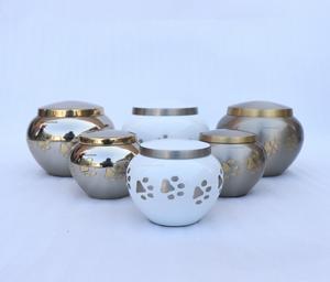 Urna de Cremación para Mascotas Odyssey Paw de Latón de Alta Calidad, Moderna, Brillante, con Grabado de Huella, para Guardar Cenizas - Product Image 3